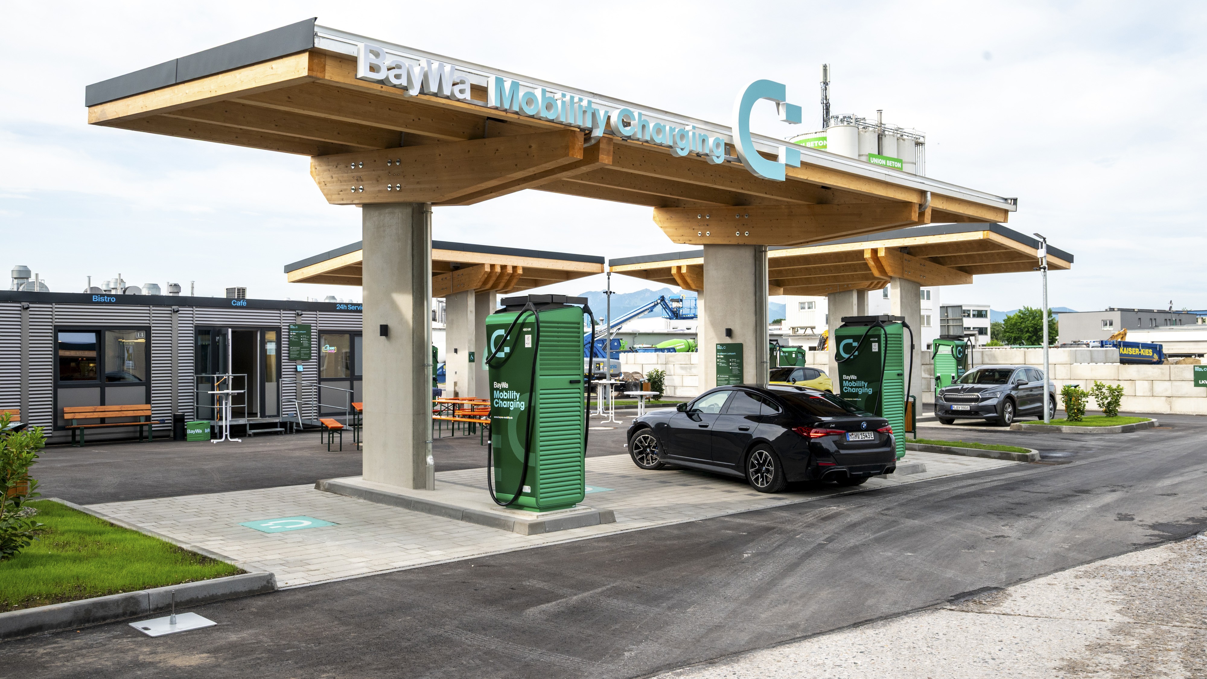 XL-Ladepark unter der Marke BayWa Mobility Charging_8271.jpg