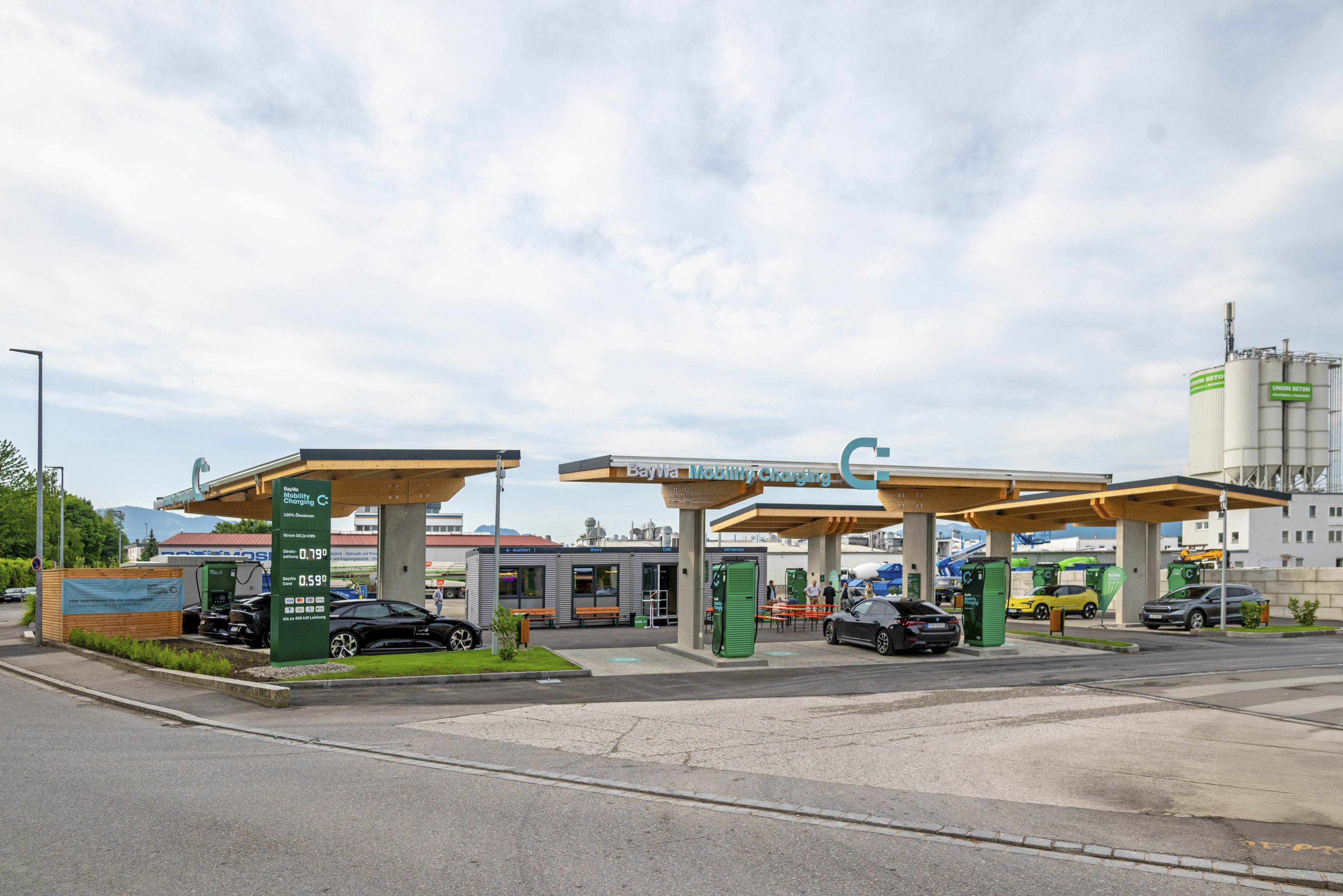 BayWa Mobility Charging _Ladepark Rosenheim.jpg