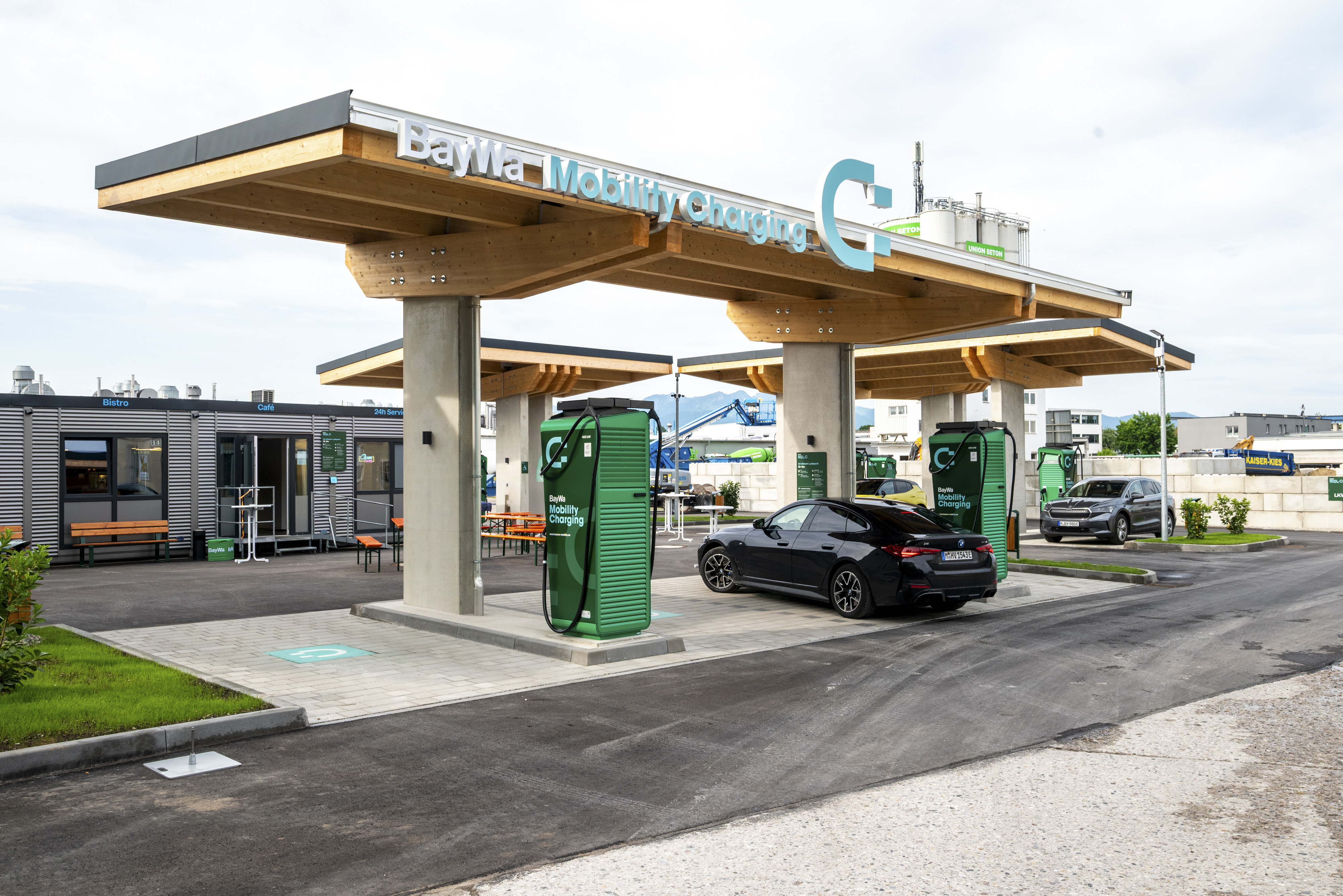 BayWa Mobility Charging_Ladesäulen.jpg