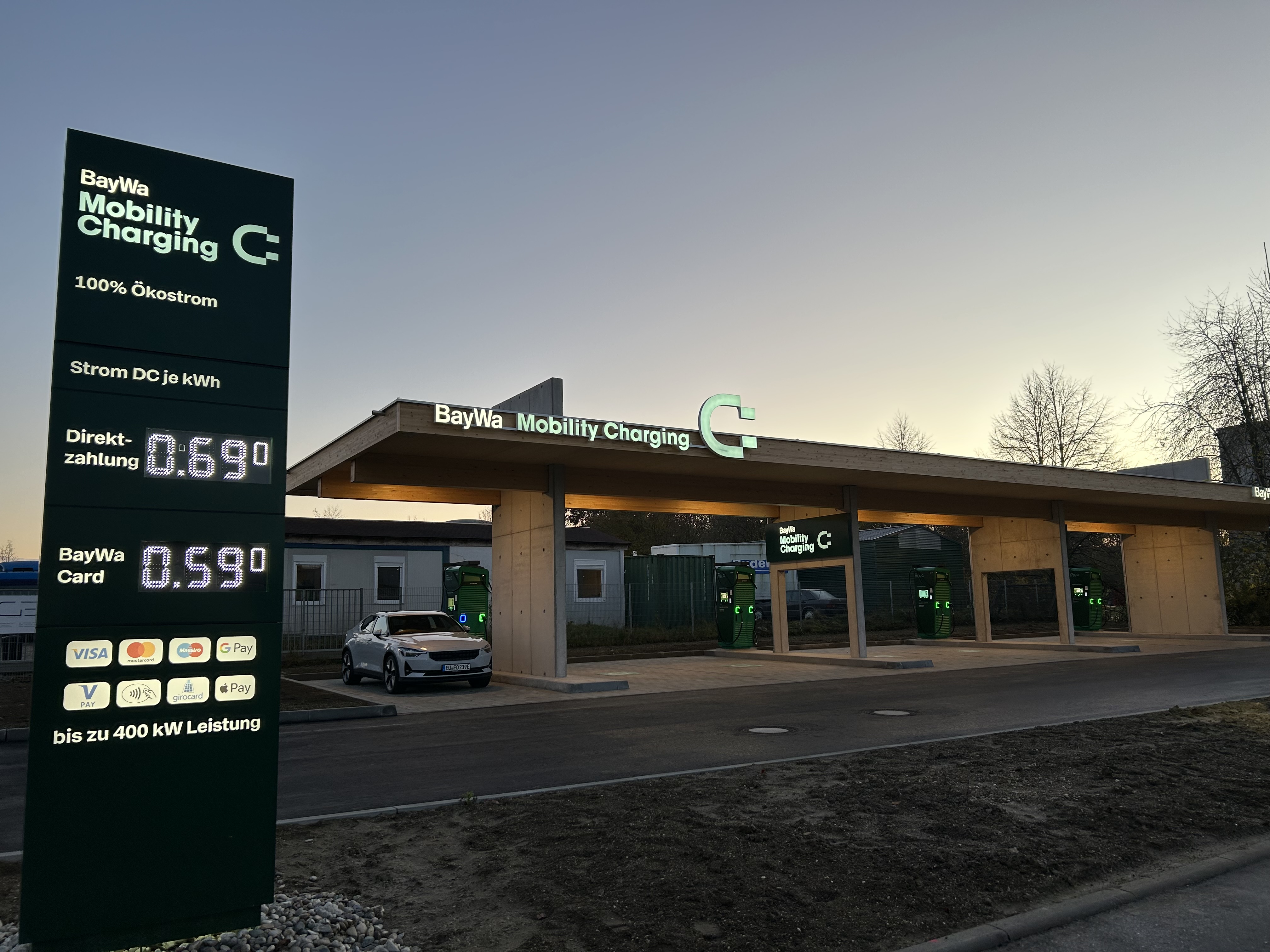 BayWa Mobility Charging_Allershausen_Nacht_(c) BayWa AG.jpg